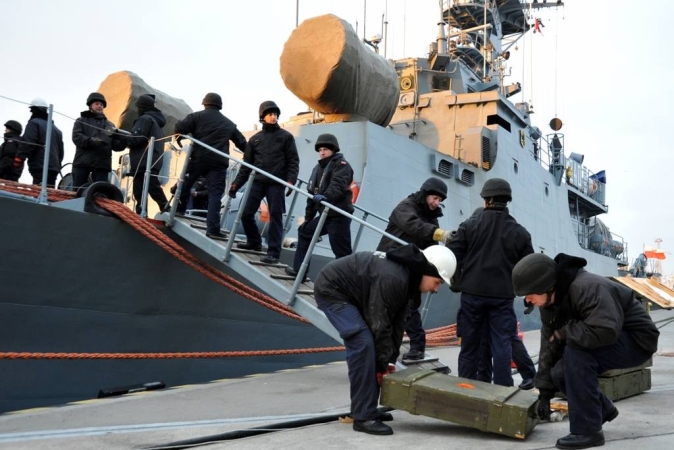 Zima w porcie wojennym-GospodarkaMorska.pl