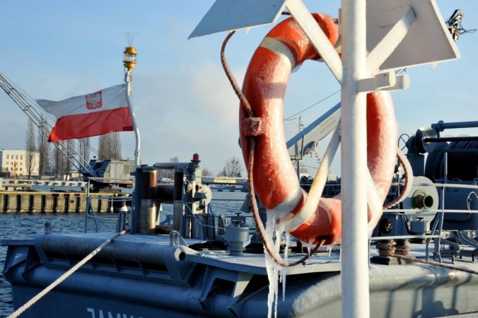 Zima w porcie wojennym-GospodarkaMorska.pl