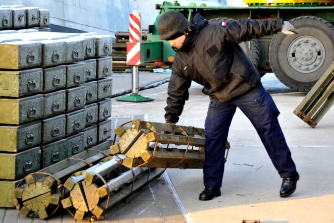 Zima w porcie wojennym-GospodarkaMorska.pl