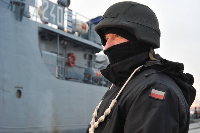 Zima w porcie wojennym-GospodarkaMorska.pl