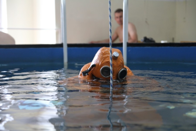 Załoga ORP Orzeł odbyła ćwiczenia ewakuacji z okrętu podwodnego -GospodarkaMorska.pl