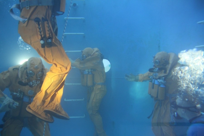 Załoga ORP Orzeł odbyła ćwiczenia ewakuacji z okrętu podwodnego -GospodarkaMorska.pl