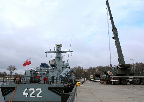 Ćwiczenia załadunku rakiet -GospodarkaMorska.pl