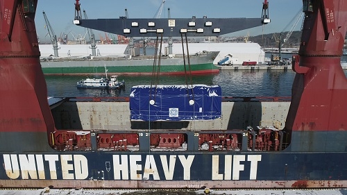 Skomplikowany załadunek generatorów w Porcie Gdynia-GospodarkaMorska.pl