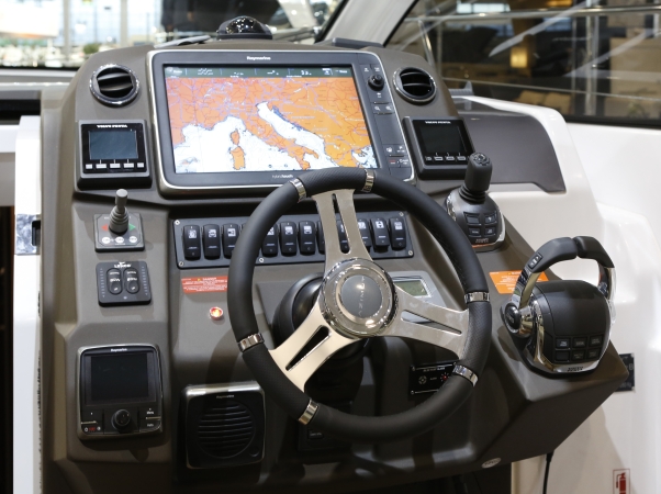 Ekskluzywne jachty i ciekawe rozrywki. Jedne z największych targów żeglarstwa już za nami (FOTO)-GospodarkaMorska.pl