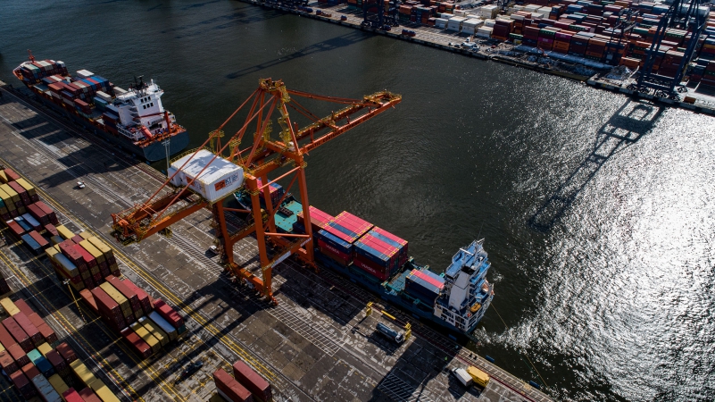 Port Gdynia - pierwsze zawinięcie statku w ramach nowej linii kontenerowej Viasea [foto, wideo]-GospodarkaMorska.pl