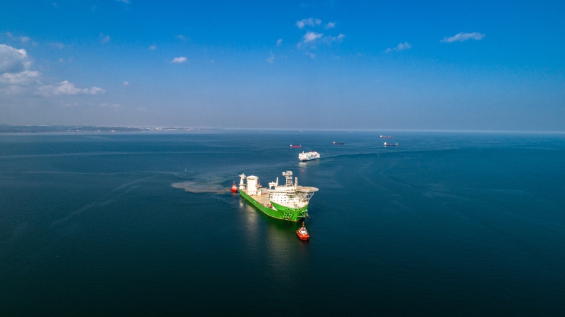 Orion I - offshorowy kolos wszedł do Portu Gdańsk. To na nim runął jeden z największych dźwigów świata-GospodarkaMorska.pl
