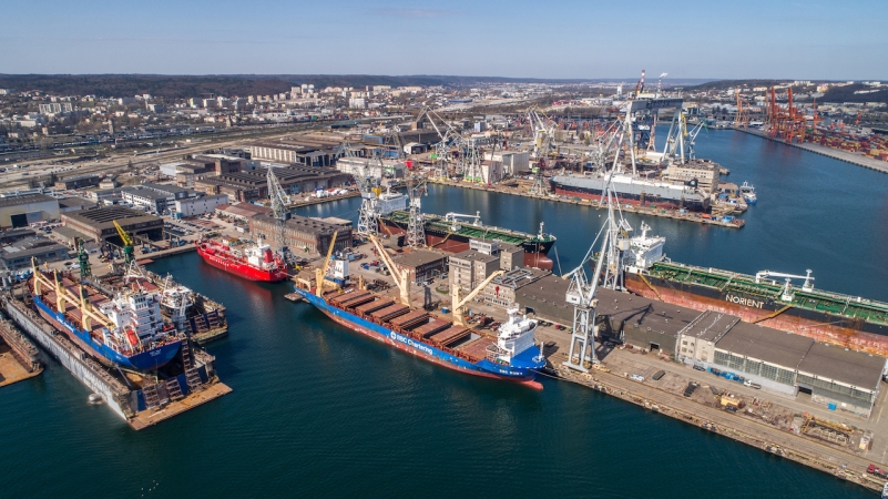 Kolejny miesiąc intensywnych prac w Stoczni Remontowej Nauta [foto, wideo]-GospodarkaMorska.pl