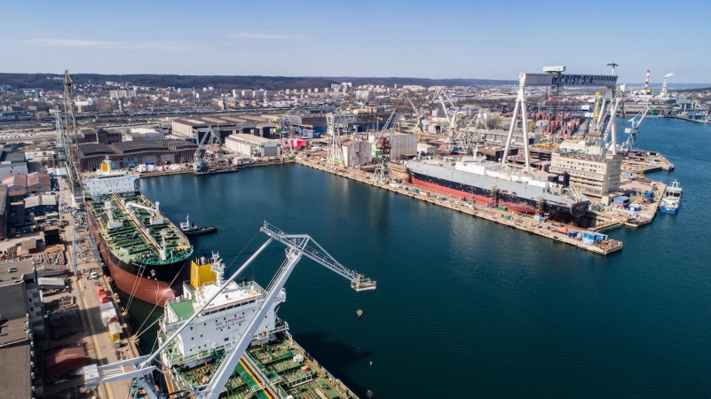 Kolejny miesiąc intensywnych prac w Stoczni Remontowej Nauta [foto, wideo]-GospodarkaMorska.pl