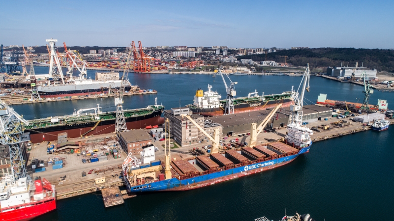 Kolejny miesiąc intensywnych prac w Stoczni Remontowej Nauta [foto, wideo]-GospodarkaMorska.pl