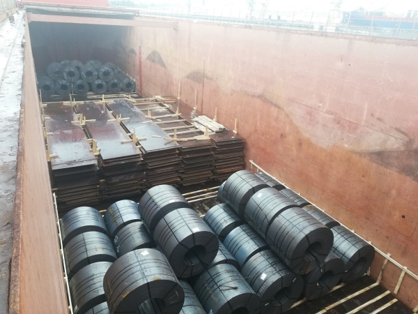 Wyroby stalowe w portach. Ich obsługa to wyzwanie -GospodarkaMorska.pl