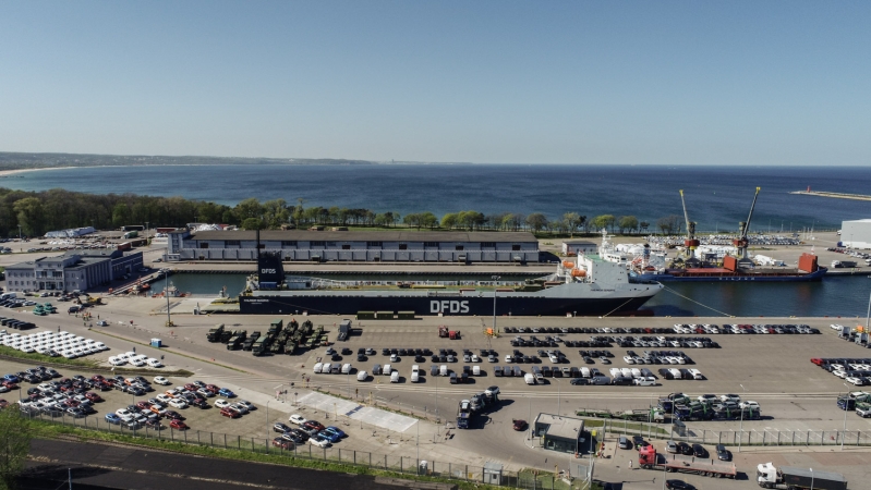 Ciężki sprzęt wojskowy, amunicja i strzelby w Porcie Gdańsk [wideo]-GospodarkaMorska.pl