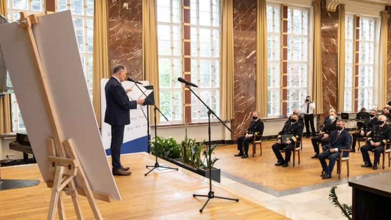 Rektor Uniwersytetu Morskiego: 