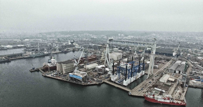 Próby morskie olbrzymiej barki w stoczni Crist-GospodarkaMorska.pl