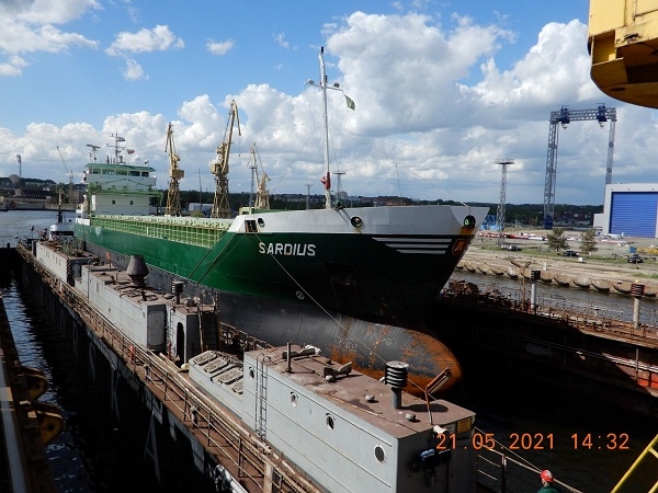 MSR Gryfia przecholowała dok MSR-2 [wideo]-GospodarkaMorska.pl