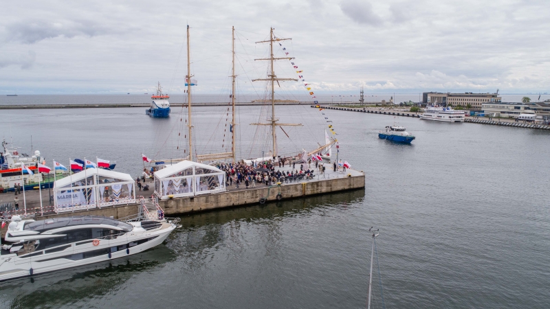 Port Gdynia od kuchni i nowy pomnik w mieście. Zobaczyli miejsca niedostępne na co dzień [wideo]-GospodarkaMorska.pl