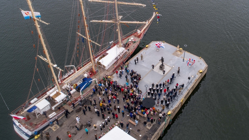 Port Gdynia od kuchni i nowy pomnik w mieście. Zobaczyli miejsca niedostępne na co dzień [wideo]-GospodarkaMorska.pl