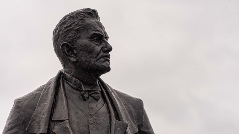 Port Gdynia od kuchni i nowy pomnik w mieście. Zobaczyli miejsca niedostępne na co dzień [wideo]-GospodarkaMorska.pl