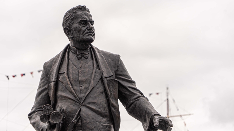 Port Gdynia od kuchni i nowy pomnik w mieście. Zobaczyli miejsca niedostępne na co dzień [wideo]-GospodarkaMorska.pl