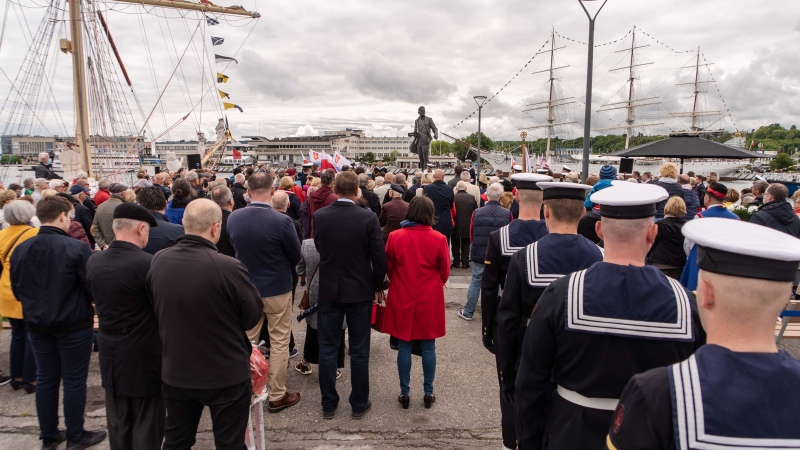 Port Gdynia od kuchni i nowy pomnik w mieście. Zobaczyli miejsca niedostępne na co dzień [wideo]-GospodarkaMorska.pl