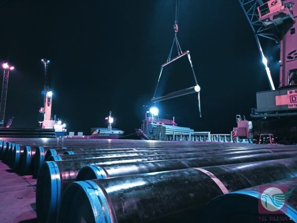 Obsługa rur pod gazociąg Baltic Pipe w porcie w Szczecinie-GospodarkaMorska.pl