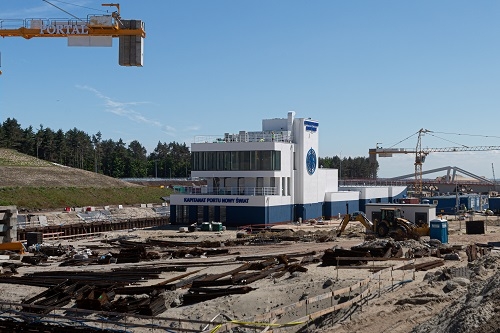 Pierwszy z mostów na Mierzei przechodzi próbne obciążenia [ZDJĘCIA]-GospodarkaMorska.pl
