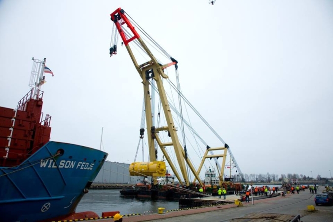 Ciężki przeładunek w gdańskim porcie-GospodarkaMorska.pl