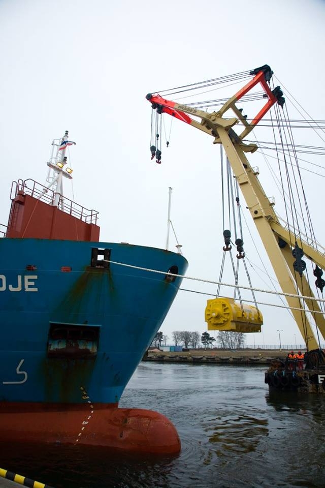Ciężki przeładunek w gdańskim porcie-GospodarkaMorska.pl