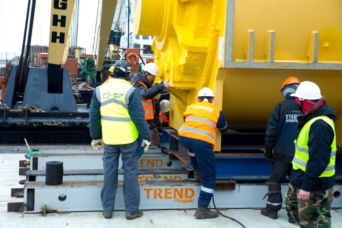 Ciężki przeładunek w gdańskim porcie-GospodarkaMorska.pl
