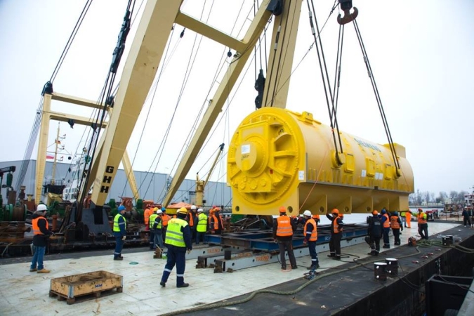 Ciężki przeładunek w gdańskim porcie-GospodarkaMorska.pl