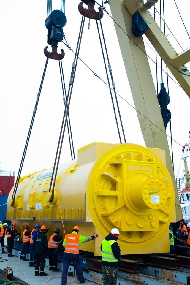 Ciężki przeładunek w gdańskim porcie-GospodarkaMorska.pl