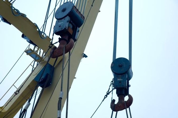 Ciężki przeładunek w gdańskim porcie-GospodarkaMorska.pl