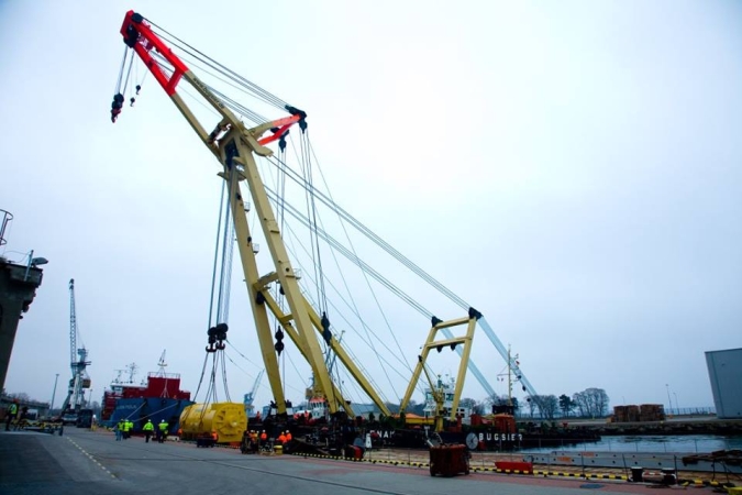 Ciężki przeładunek w gdańskim porcie-GospodarkaMorska.pl