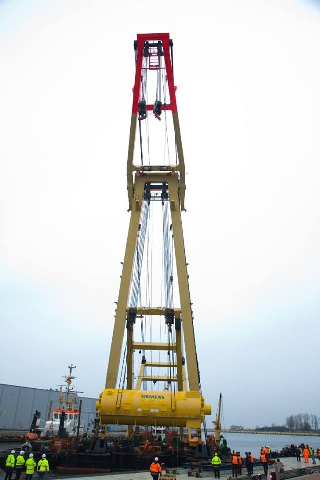 Ciężki przeładunek w gdańskim porcie-GospodarkaMorska.pl