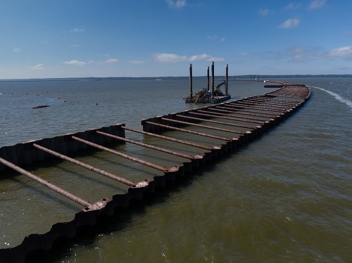 Mierzeja Wiślana. Prace kafarowe na sztucznej wyspie na finiszu [WIDEO]-GospodarkaMorska.pl
