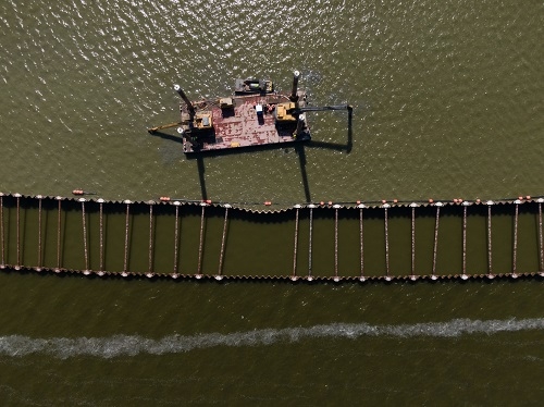 Mierzeja Wiślana. Prace kafarowe na sztucznej wyspie na finiszu [WIDEO]-GospodarkaMorska.pl