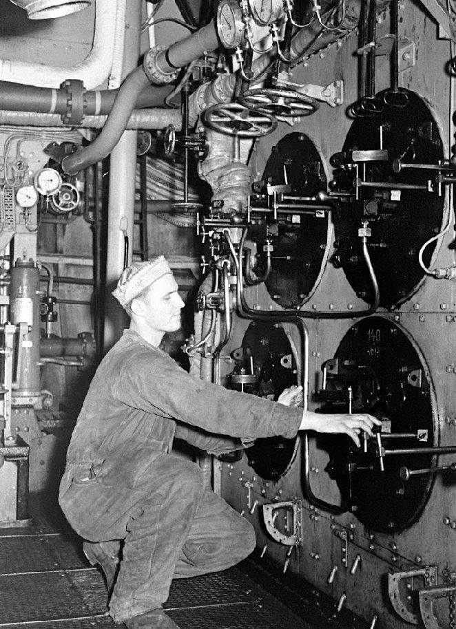 ORP Orzeł na niesamowitych fotografiach-GospodarkaMorska.pl