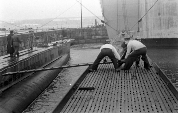 ORP Orzeł na niesamowitych fotografiach-GospodarkaMorska.pl