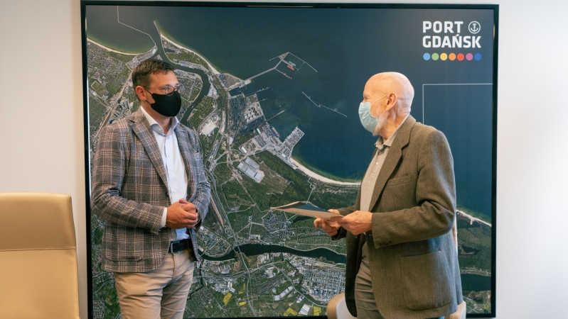 Biblioteka społeczna na Stogach dostanie drugie życie. Pomogą w tym DCT Gdańsk i Port Gdańsk [WIDEO, ZDJĘCIA]-GospodarkaMorska.pl