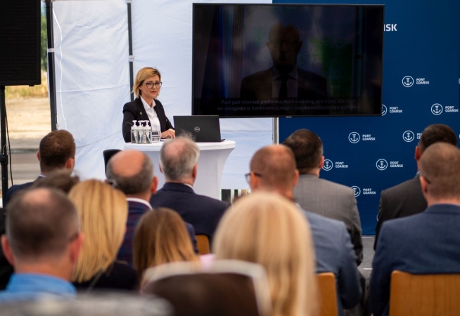 Port Gdańsk rozbudował sieć drogową i kolejową. Cel: konkurencyjność i pierwszy port na Bałtyku [WIDEO, ZDJĘCIA]-GospodarkaMorska.pl