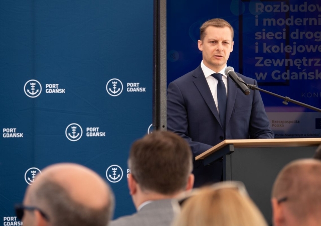 Port Gdańsk rozbudował sieć drogową i kolejową. Cel: konkurencyjność i pierwszy port na Bałtyku [WIDEO, ZDJĘCIA]-GospodarkaMorska.pl