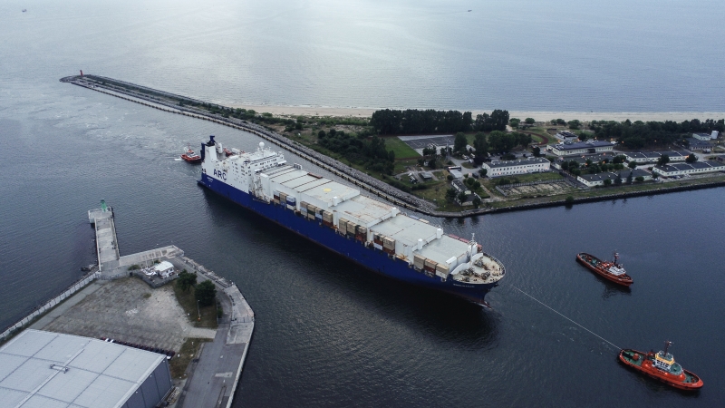 US Army już w Porcie Gdańsk. Zobacz ciężki sprzęt bojowy, który przypłynął z Teksasu [WIDEO, ZDJĘCIA]-GospodarkaMorska.pl