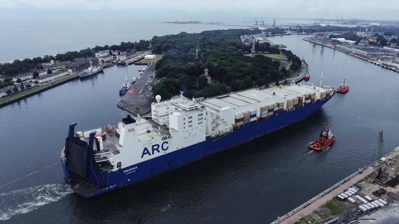 US Army już w Porcie Gdańsk. Zobacz ciężki sprzęt bojowy, który przypłynął z Teksasu [WIDEO, ZDJĘCIA]-GospodarkaMorska.pl