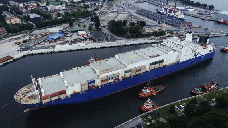 US Army już w Porcie Gdańsk. Zobacz ciężki sprzęt bojowy, który przypłynął z Teksasu [WIDEO, ZDJĘCIA]-GospodarkaMorska.pl