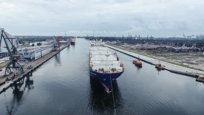 US Army już w Porcie Gdańsk. Zobacz ciężki sprzęt bojowy, który przypłynął z Teksasu [WIDEO, ZDJĘCIA]-GospodarkaMorska.pl
