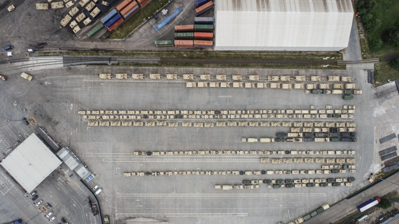 US Army już w Porcie Gdańsk. Zobacz ciężki sprzęt bojowy, który przypłynął z Teksasu [WIDEO, ZDJĘCIA]-GospodarkaMorska.pl