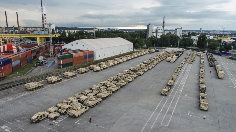 US Army już w Porcie Gdańsk. Zobacz ciężki sprzęt bojowy, który przypłynął z Teksasu [WIDEO, ZDJĘCIA]-GospodarkaMorska.pl