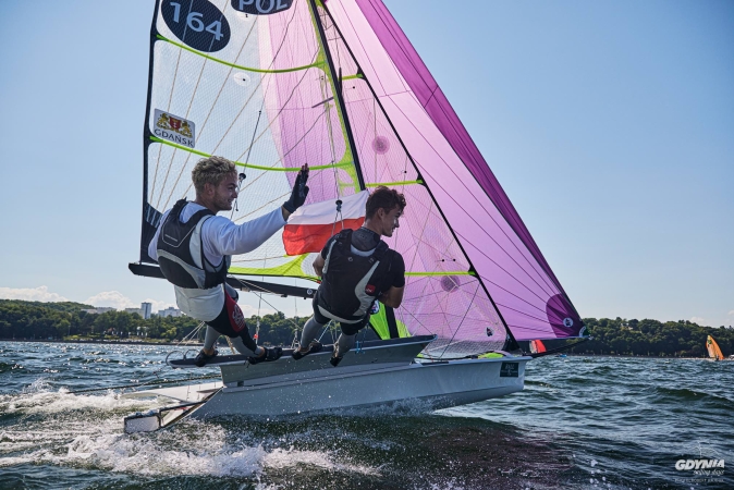 Polacy mistrzami świata juniorów w olimpijskiej klasie 49er. -GospodarkaMorska.pl
