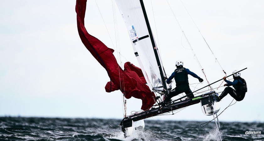 Polacy mistrzami świata juniorów w olimpijskiej klasie 49er. -GospodarkaMorska.pl