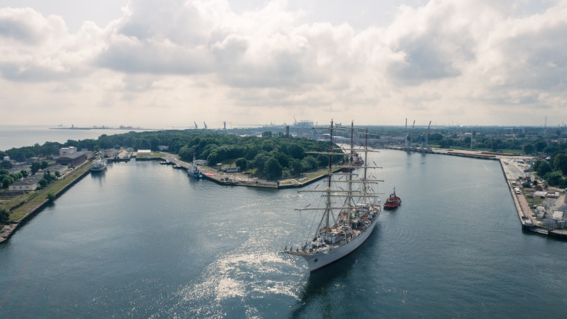 Dar Młodzieży w Porcie Gdańsk [ZDJĘCIA, WIDEO]-GospodarkaMorska.pl